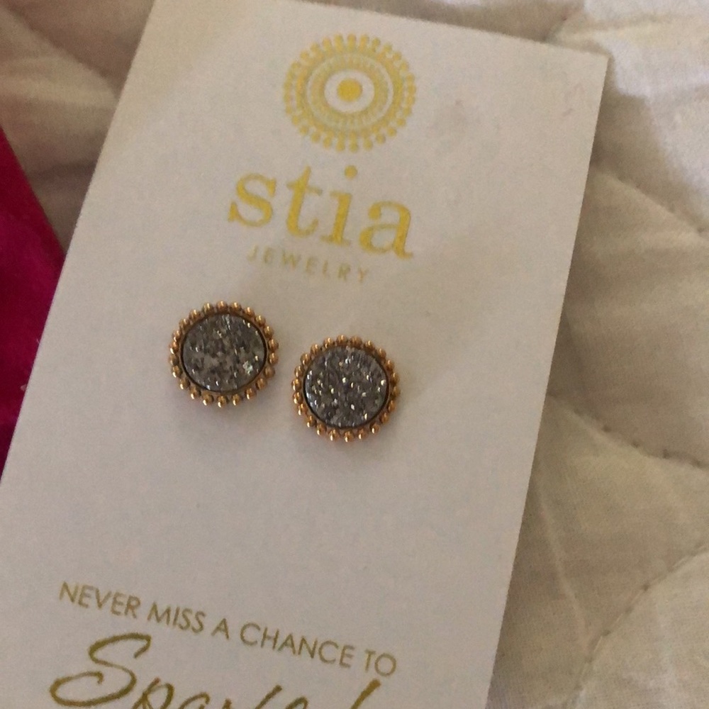 Final sale ❤️ Stu’s jewelry stud earrings NEVER WORN